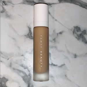 🌻 Fenty Beauty Pro Filt’r Soft Matte Foundation